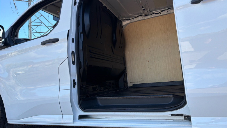 Ford Transit Custom 300 L2 Diesel Fwd 2.0 EcoBlue 110ps H1 Van Leader